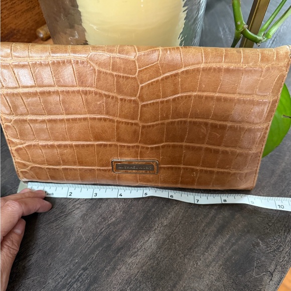 Michael Kors tan crocodile embossed leather envelope clutch - Picture 5 of 7